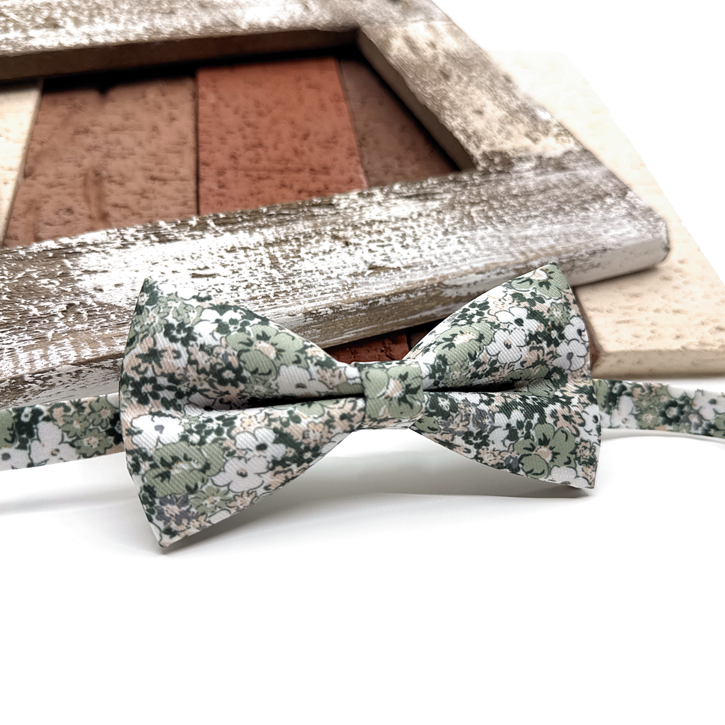 Dusty Pale Green Floral Bowtie, Wedding Floral Bowtie, Groomsmen Bowties, Wedding Bowtie