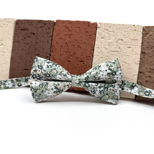 Dusty Pale Green Floral Bowtie, Wedding Floral Bowtie, Groomsmen Bowties, Wedding Bowtie